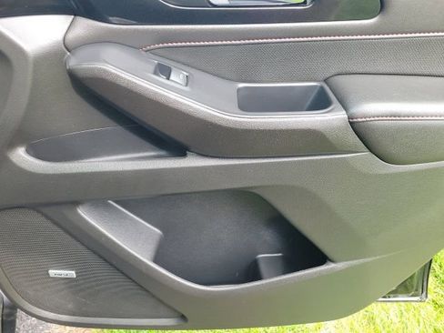 Used 2022 Chevrolet Traverse RS image 22