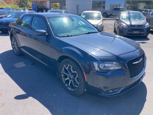 Used 2018 Chrysler 300 S image 3