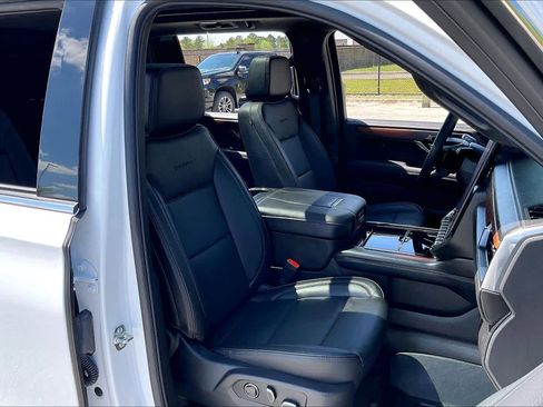 Used 2026 GMC Yukon XL Denali w/ Sun & Power Step Package image 9