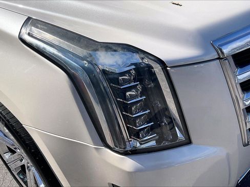 Used 2015 Cadillac Escalade Premium AWD/4WD image 35