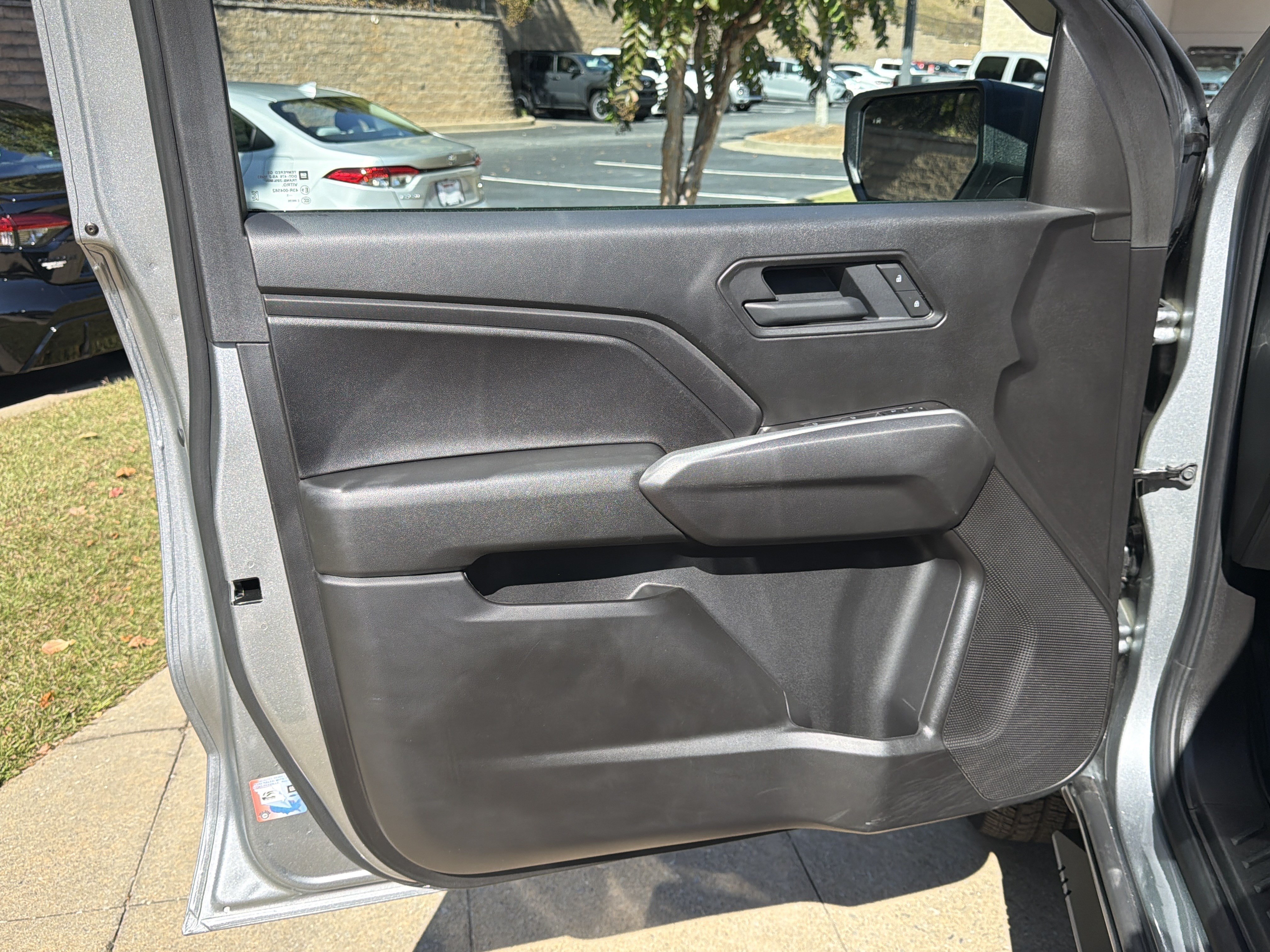 Used 2025 Chevrolet Colorado W/T w/ WT Convenience Package II AWD/4WD image 10
