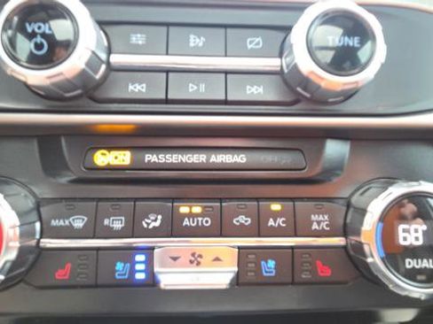 Used 2022 Ford F350 Platinum image 34