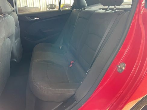 Used 2018 Chevrolet Cruze LT FWD image 17