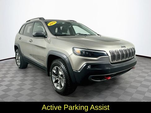 Used 2019 Jeep Cherokee Trailhawk w/ Cold Weather Group AWD/4WD image 3