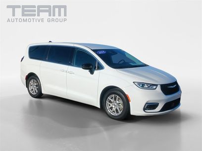 Used 2024 Chrysler Pacifica Touring-L