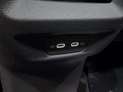 New 2026 Volkswagen Tiguan SE image 28