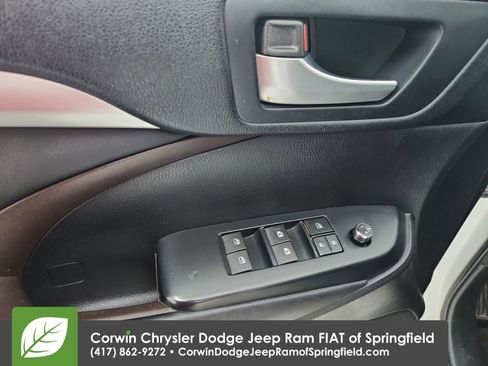 Used 2015 Toyota Highlander XLE image 21