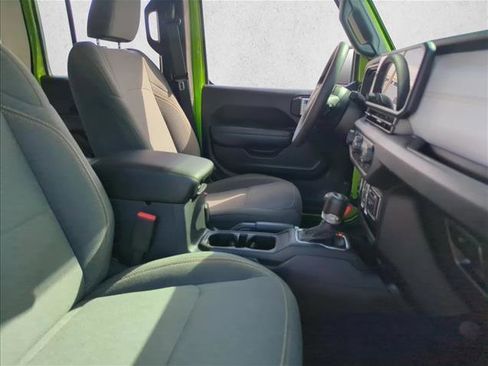Used 2025 Jeep Wrangler Sport image 27