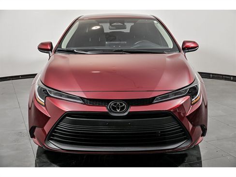 Used 2025 Toyota Corolla LE FWD image 4
