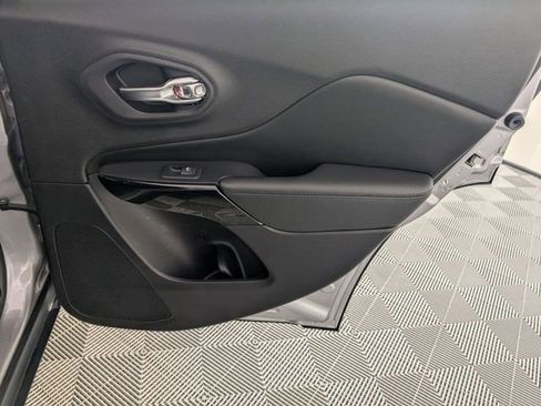 Used 2020 Jeep Cherokee Latitude Plus image 29