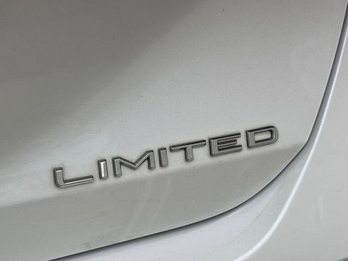 Used 2019 Toyota Avalon Limited image 32