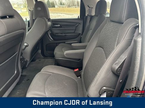 Used 2015 GMC Acadia SLE image 29