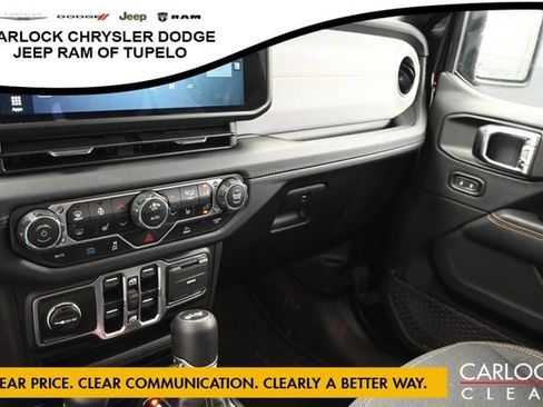 Used 2025 Jeep Wrangler Unlimited Sahara AWD/4WD image 25