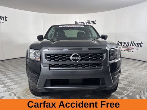 Used 2025 Nissan Frontier SV image 3