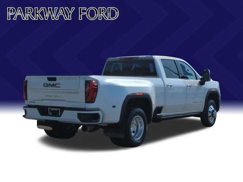 Used 2024 GMC Sierra 3500 Denali Ultimate AWD/4WD image 5