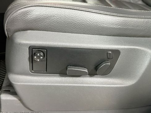 Used 2010 Volkswagen Touareg VR6 image 16