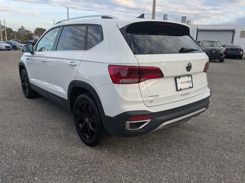 Used 2024 Volkswagen Taos SE image 6