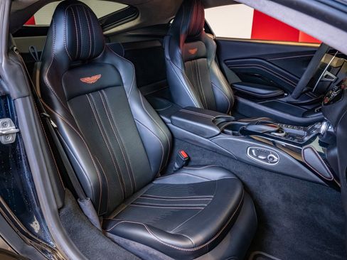 Used 2020 Aston Martin V8 Vantage Coupe image 19