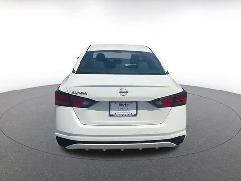 Used 2025 Nissan Altima 2.5 SV FWD image 12