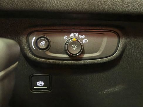 Used 2022 GMC Terrain SLE w/ Driver Convenience Package FWD image 13