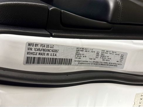 Used 2022 Jeep Grand Cherokee Limited image 26