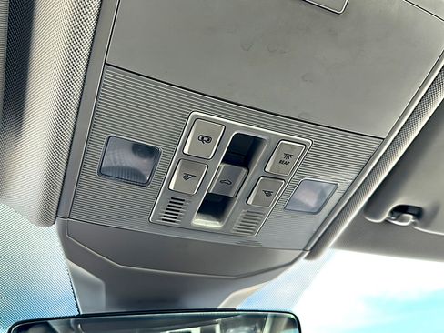 Used 2024 Volkswagen Jetta SE image 37