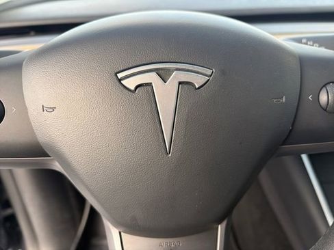 Used 2021 Tesla Model Y Long Range image 9