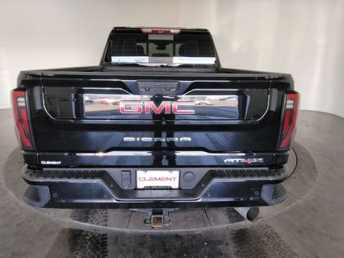 Used 2024 GMC Sierra 2500 AT4X image 7