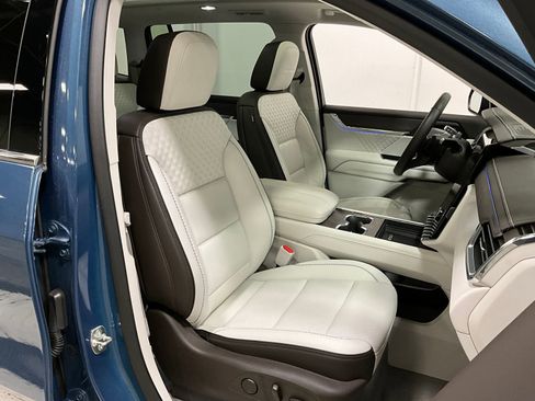 Used 2024 GMC Acadia Denali w/ Super Cruise Package image 8