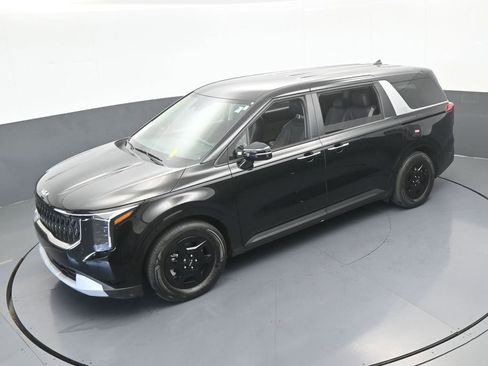 Used 2025 Kia Carnival image 45