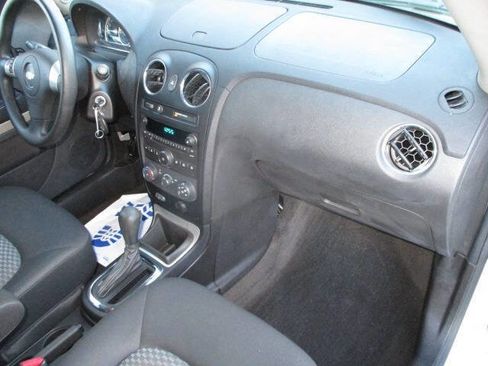 Used 2010 Chevrolet HHR LS image 18