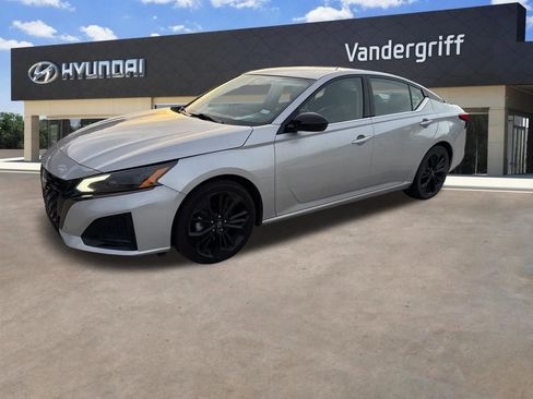 Used 2023 Nissan Altima 2.5 SR image 1