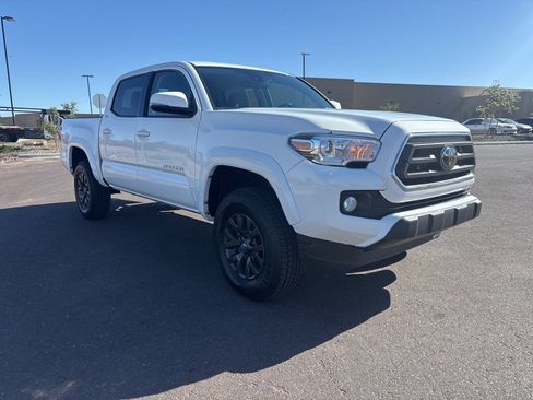 Used 2022 Toyota Tacoma SR5 w/ Technology Package AWD/4WD image 3