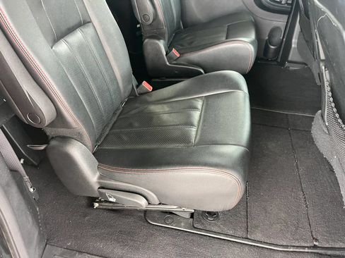 Used 2019 Dodge Grand Caravan GT FWD image 18