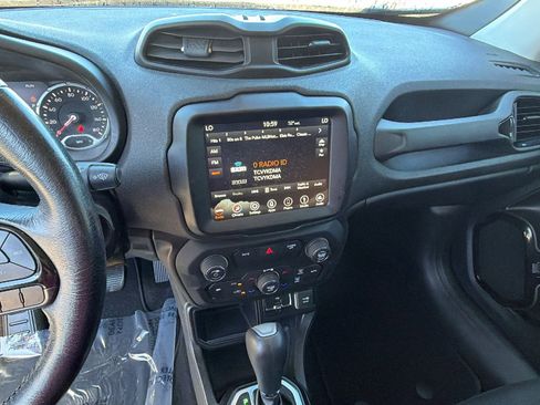 Used 2018 Jeep Renegade Altitude w/ UConnect 8.4 Nav Group image 30