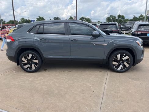 New 2025 Volkswagen Atlas Cross Sport SE image 4