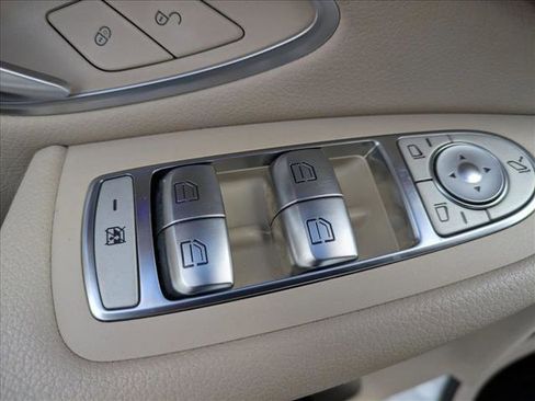 Used 2022 Mercedes-Benz GLC 300 image 7