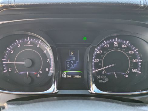 Used 2014 Toyota Avalon Limited image 29