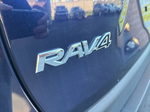 Used 2020 Toyota RAV4 XLE Premium image 28