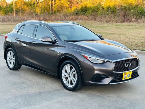 Used 2019 INFINITI QX30 w/ Navigation Package image 3