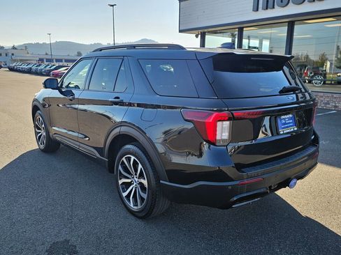 Used 2025 Ford Explorer ST-Line image 8