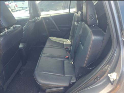 Used 2016 Toyota RAV4 SE image 27