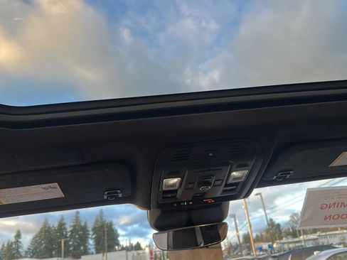 Used 2021 Cadillac Escalade ESV Sport Platinum image 14