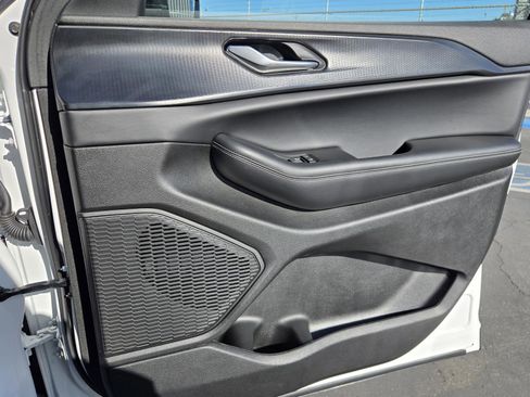 Certified 2025 Jeep Grand Cherokee Altitude image 34