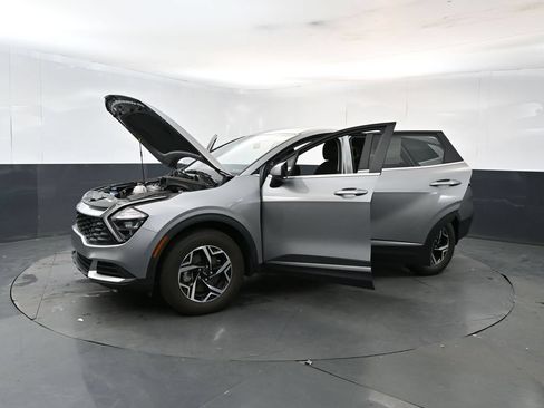 Used 2023 Kia Sportage LX AWD/4WD image 27