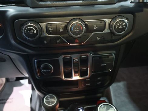 Used 2019 Jeep Wrangler Unlimited Sport image 27