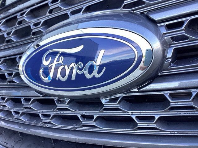 Used 2024 Ford Explorer XLT w/ Equipment Group 202A AWD/4WD image 4