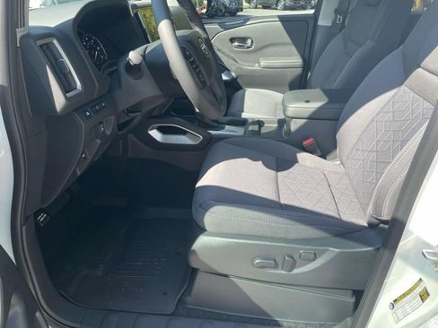 New 2025 Nissan Frontier SV w/ SV Convenience Package AWD/4WD image 17