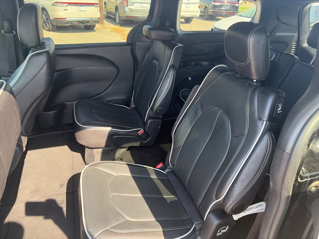 Used 2025 Chrysler Pacifica Limited FWD image 11
