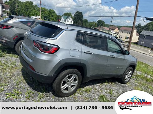 Used 2024 Jeep Compass Latitude w/ Convenience Group AWD/4WD image 7